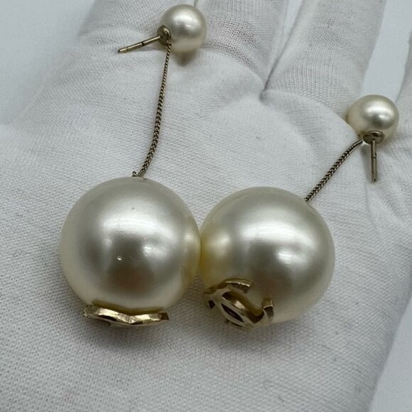 Authentic Chanel large pearl drop CC earrings - Picture 7 of 12